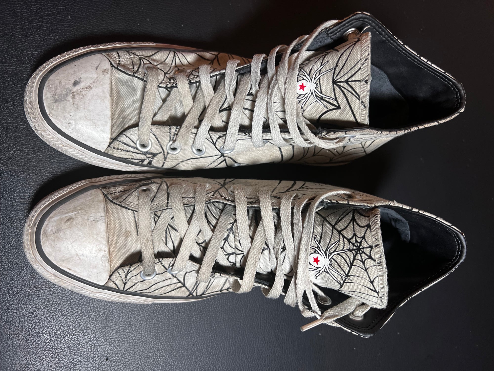 Maty - Stage Worn Converse