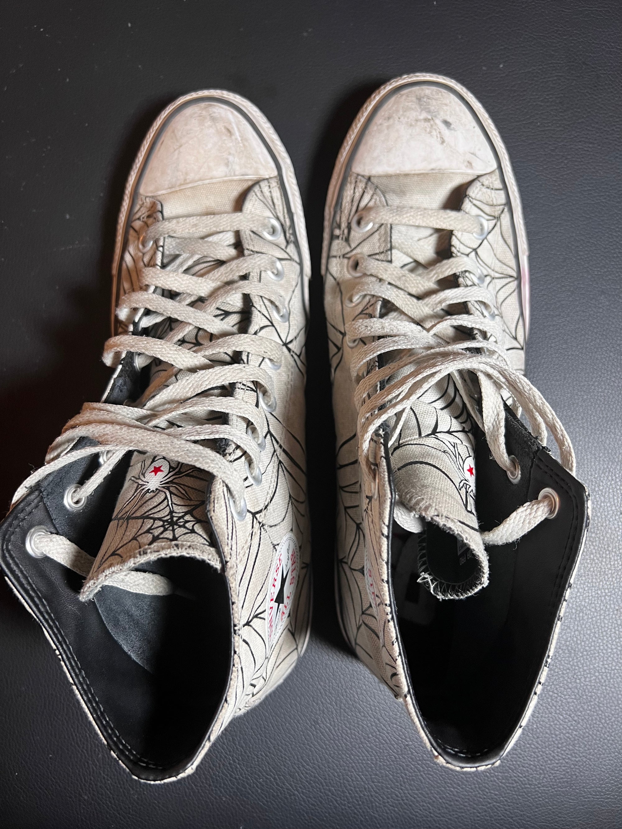 Maty - Stage Worn Converse